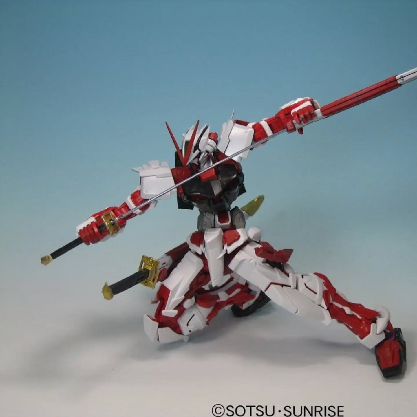Gundam Astray Red Frame Kai MG 1/100 - Imagen 3