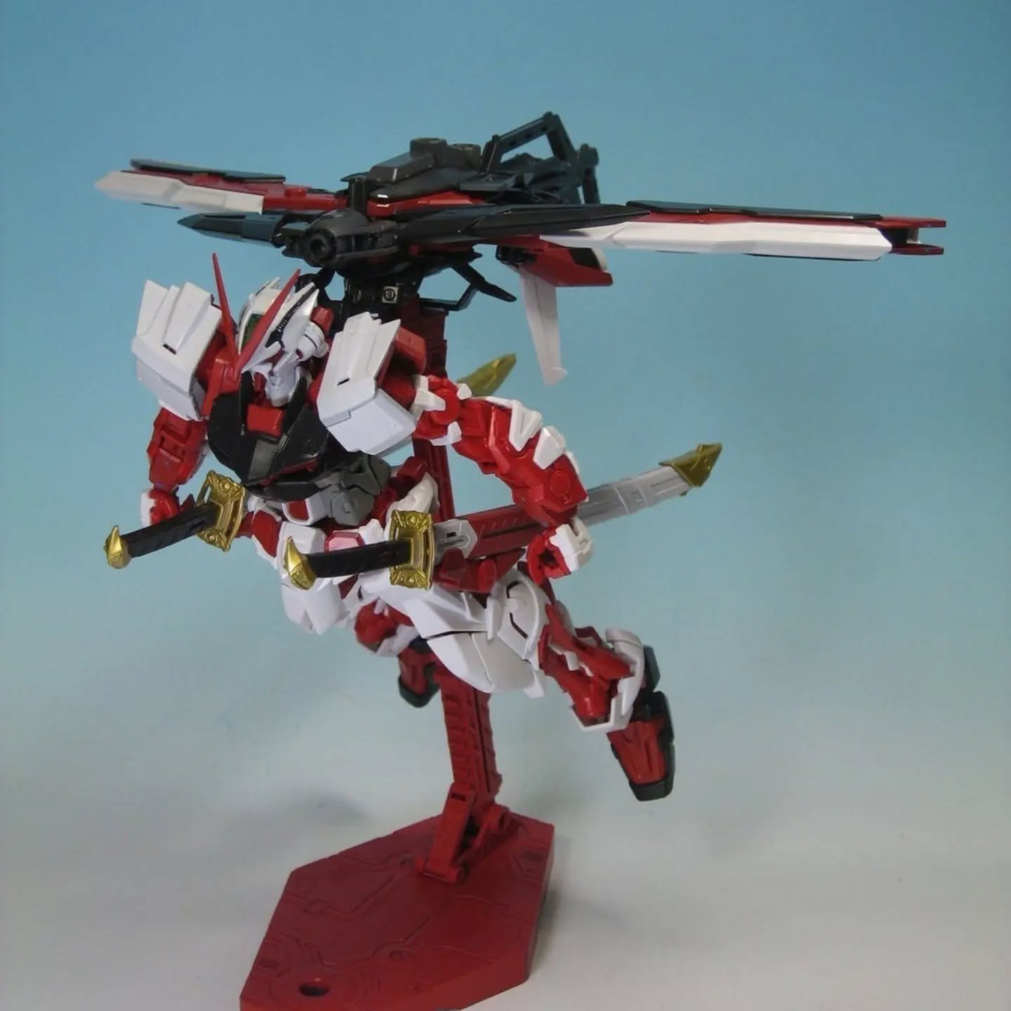 Gundam Astray Red Frame Kai MG 1/100 - Imagen 4